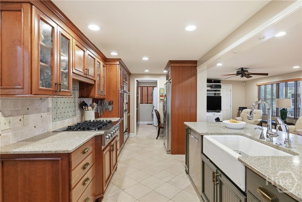 Image 11 of property listing at 8815 Whitefield, Savannah, GA 31406