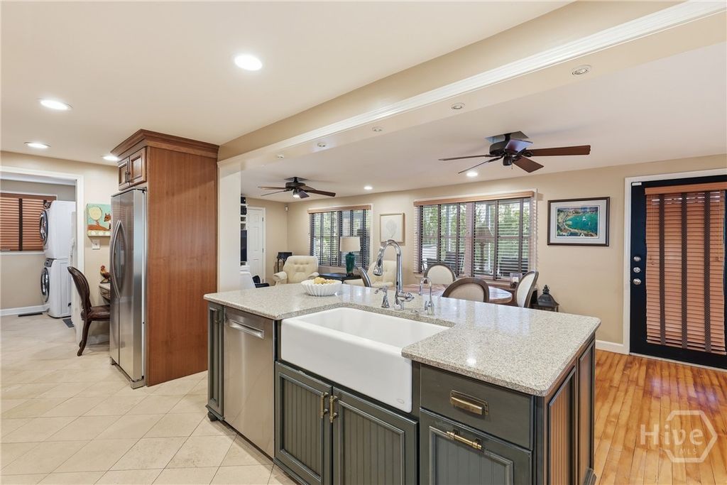 Image 14 of property listing at 8815 Whitefield, Savannah, GA 31406