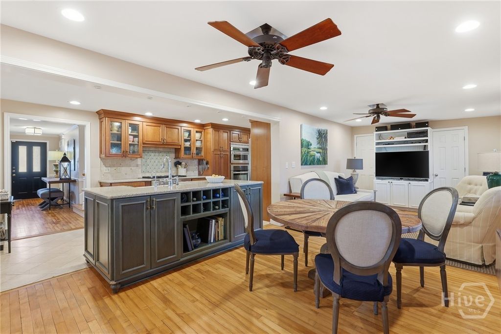 Image 15 of property listing at 8815 Whitefield, Savannah, GA 31406