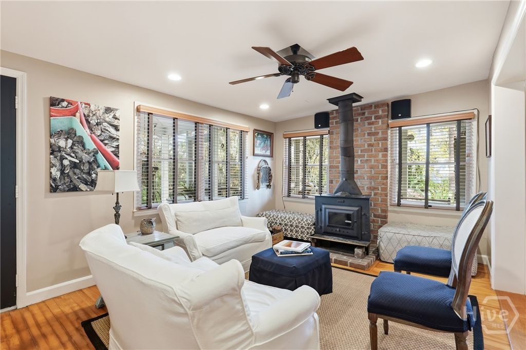 Image 17 of property listing at 8815 Whitefield, Savannah, GA 31406