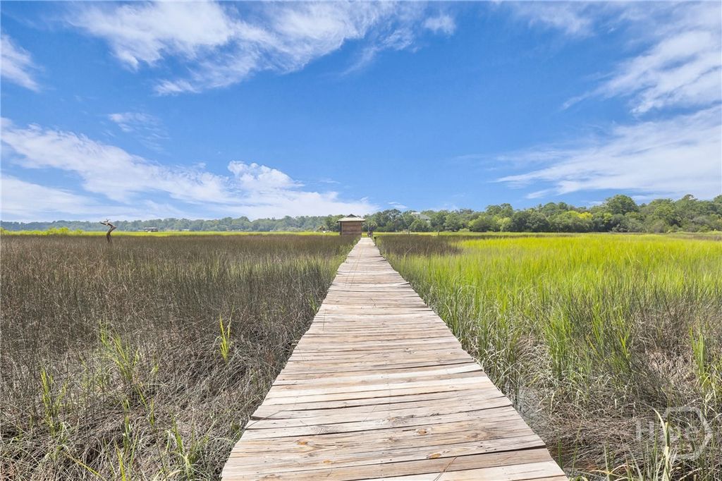 Image 7 of property listing at 8815 Whitefield, Savannah, GA 31406