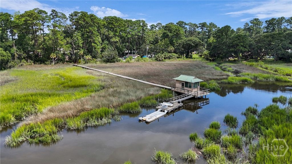 Image 8 of property listing at 8815 Whitefield, Savannah, GA 31406