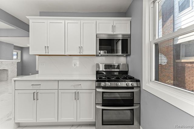 6842 Jonathon Street, Dearborn, MI 48126