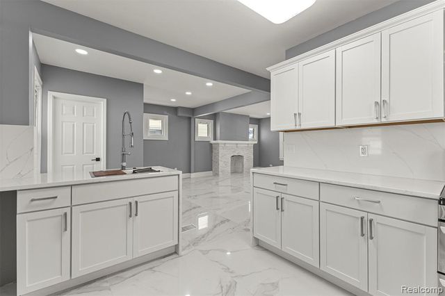 6842 Jonathon Street, Dearborn, MI 48126