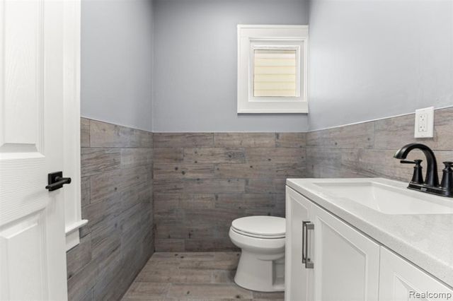 6842 Jonathon Street, Dearborn, MI 48126