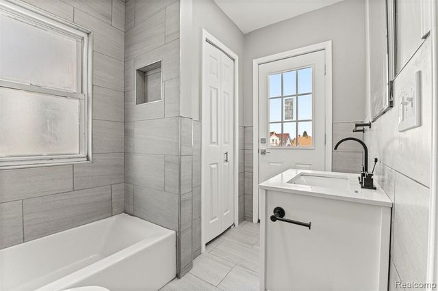 6842 Jonathon Street, Dearborn, MI 48126