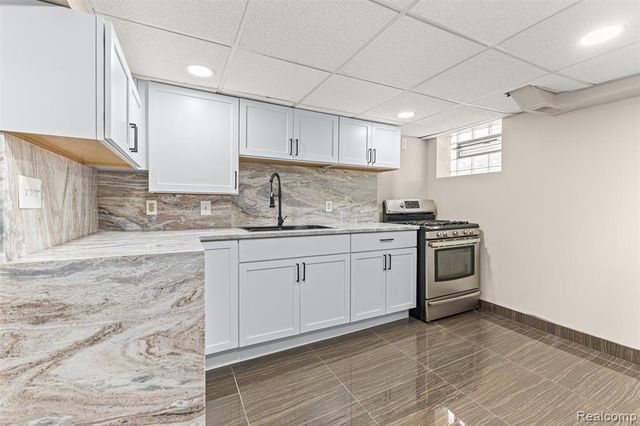 6842 Jonathon Street, Dearborn, MI 48126