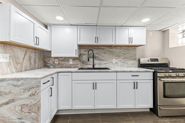 6842 Jonathon Street, Dearborn, MI 48126