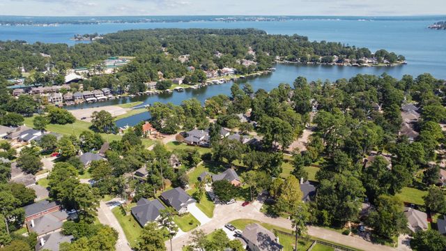 3214 Candlewood Lane, Montgomery, TX 77356