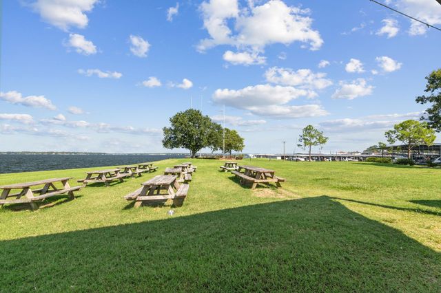 3214 Candlewood Lane, Montgomery, TX 77356