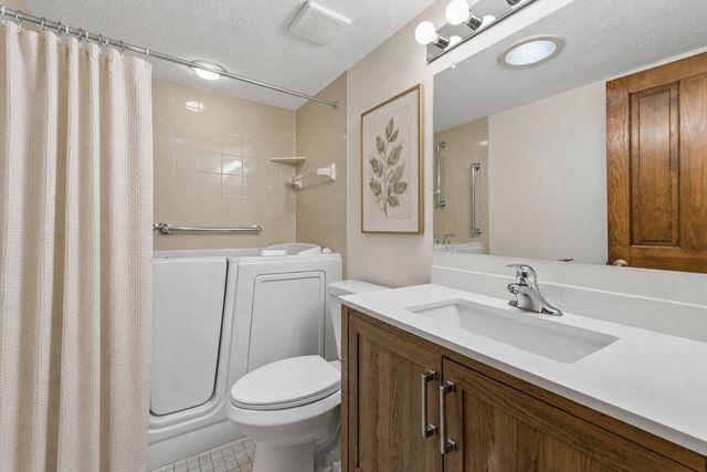 9526 Woodbridge Road, Bloomington, MN 55438