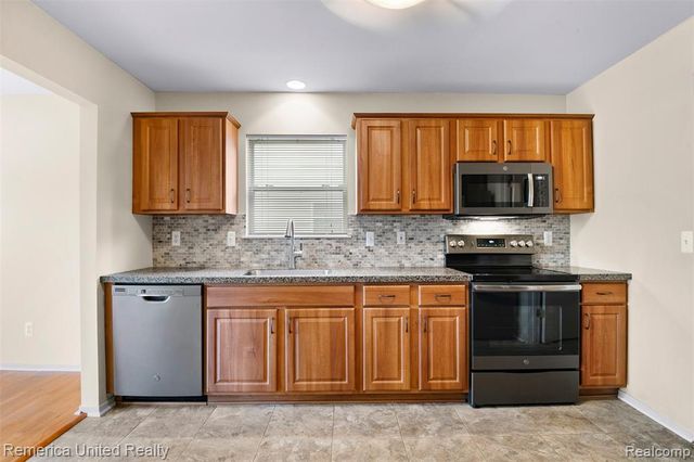 450 Berry Lake Drive, Commerce Twp, MI 48390