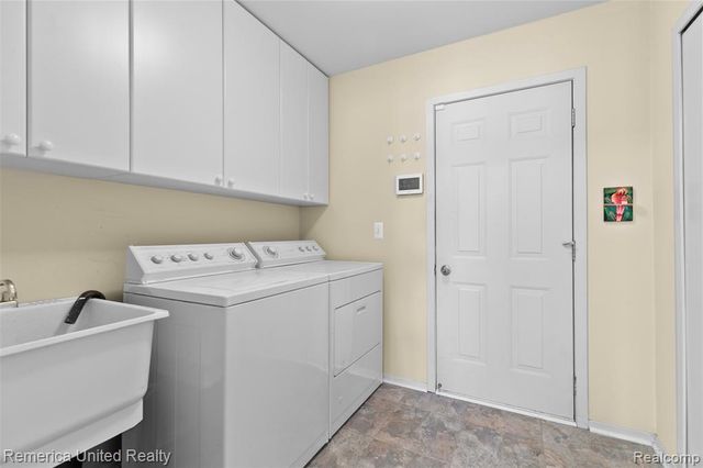 450 Berry Lake Drive, Commerce Twp, MI 48390