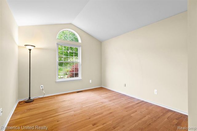 450 Berry Lake Drive, Commerce Twp, MI 48390
