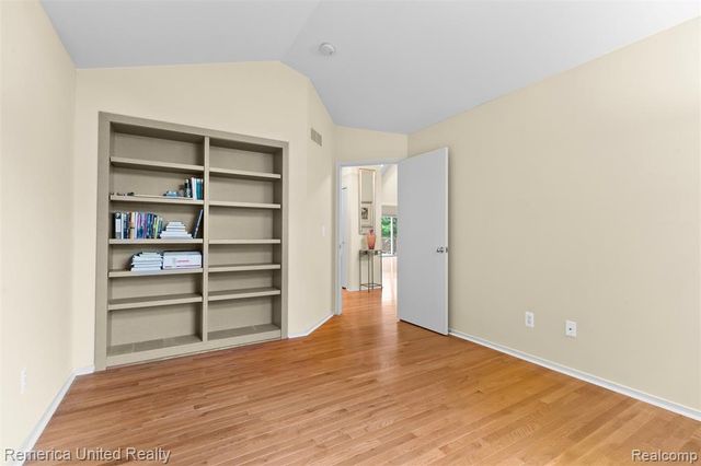 450 Berry Lake Drive, Commerce Twp, MI 48390