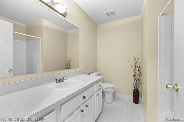 450 Berry Lake Drive, Commerce Twp, MI 48390