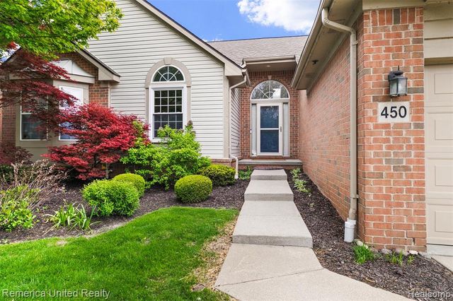 450 Berry Lake Drive, Commerce Twp, MI 48390