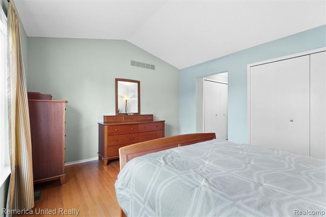 450 Berry Lake Drive, Commerce Twp, MI 48390