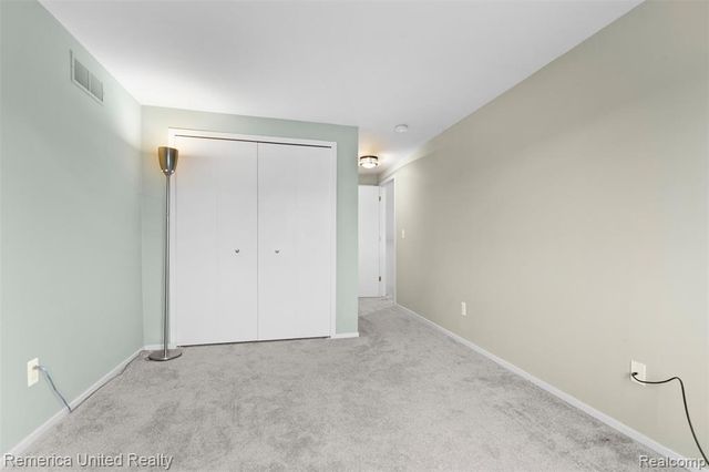 450 Berry Lake Drive, Commerce Twp, MI 48390