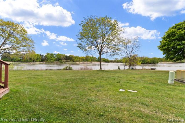 450 Berry Lake Drive, Commerce Twp, MI 48390