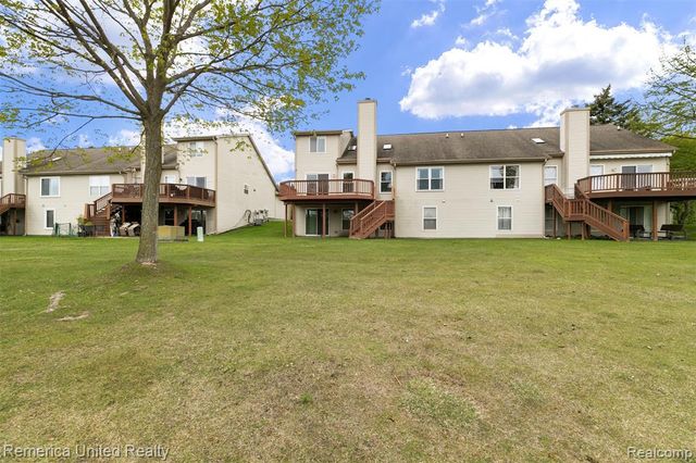 450 Berry Lake Drive, Commerce Twp, MI 48390