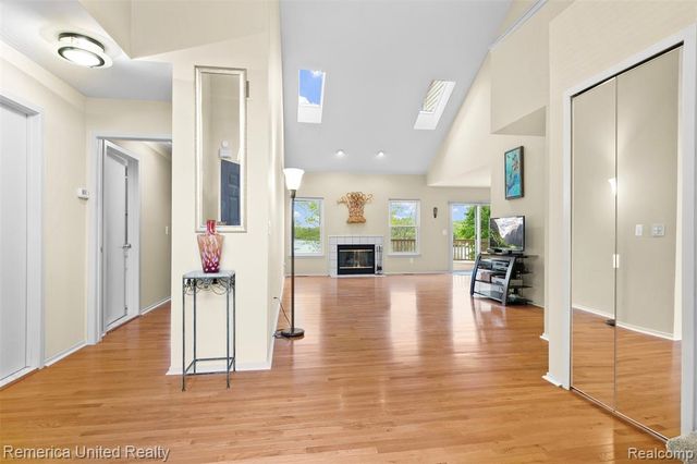 450 Berry Lake Drive, Commerce Twp, MI 48390