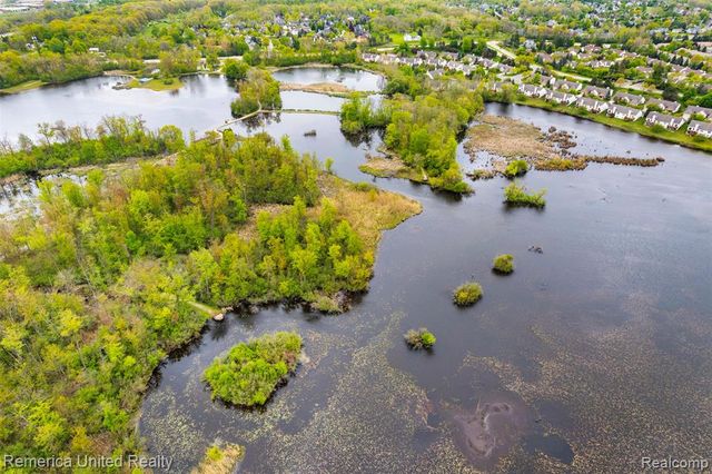 450 Berry Lake Drive, Commerce Twp, MI 48390