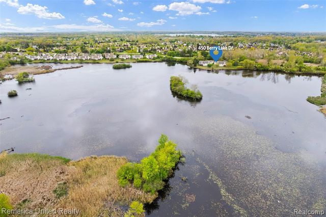 450 Berry Lake Drive, Commerce Twp, MI 48390