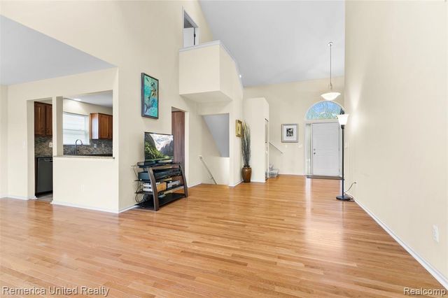 450 Berry Lake Drive, Commerce Twp, MI 48390
