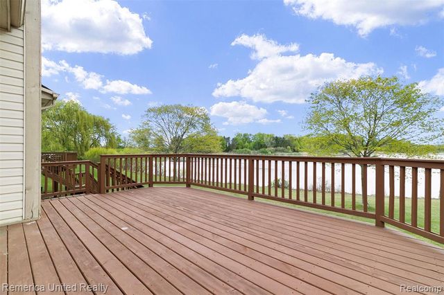 450 Berry Lake Drive, Commerce Twp, MI 48390