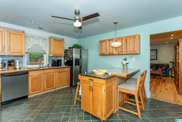 2176 OLD HAYDEN ROAD, Warrior, AL 35180