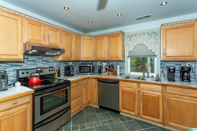 2176 OLD HAYDEN ROAD, Warrior, AL 35180