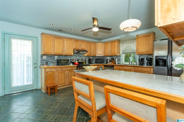 2176 OLD HAYDEN ROAD, Warrior, AL 35180
