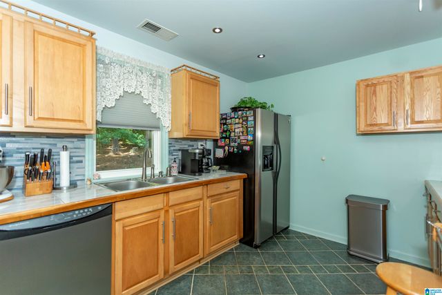 2176 OLD HAYDEN ROAD, Warrior, AL 35180