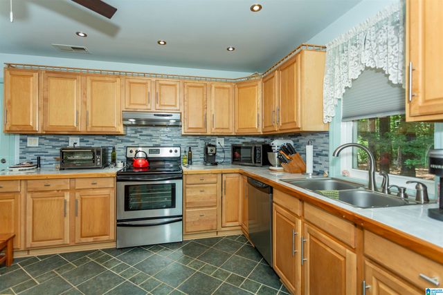 2176 OLD HAYDEN ROAD, Warrior, AL 35180