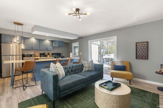 52912 Francis Street, South Bend, IN 46637