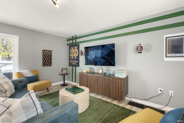 52912 Francis Street, South Bend, IN 46637