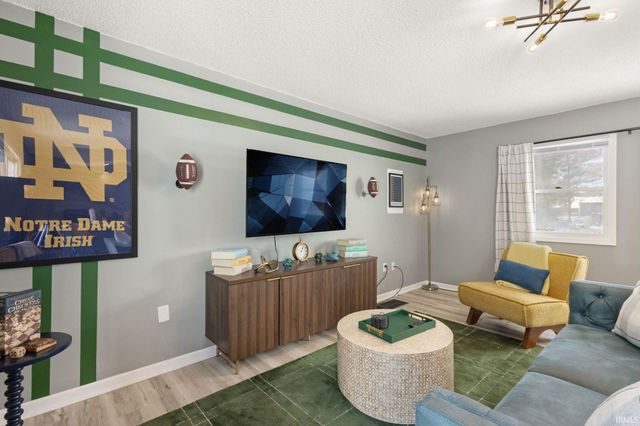 52912 Francis Street, South Bend, IN 46637