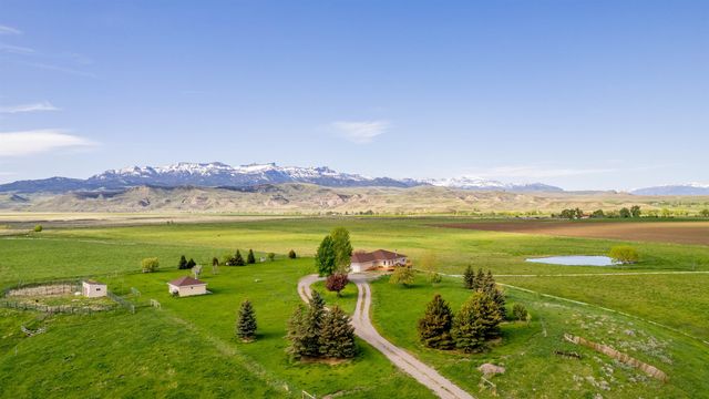 272 Road 6RT, Cody, WY 82414