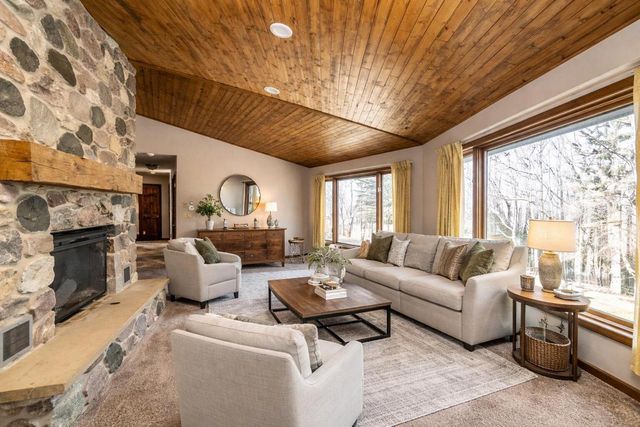 6372 Wildlife ROAD, Allenton, WI 53002