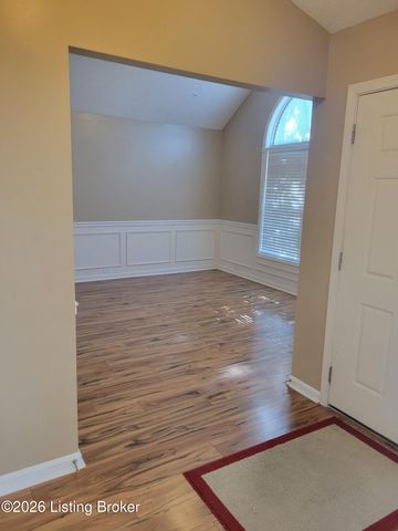 10507 Waycross Ave, Louisville, KY 40229