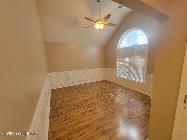 10507 Waycross Ave, Louisville, KY 40229