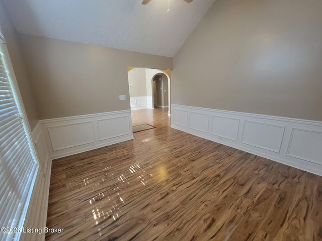 10507 Waycross Ave, Louisville, KY 40229