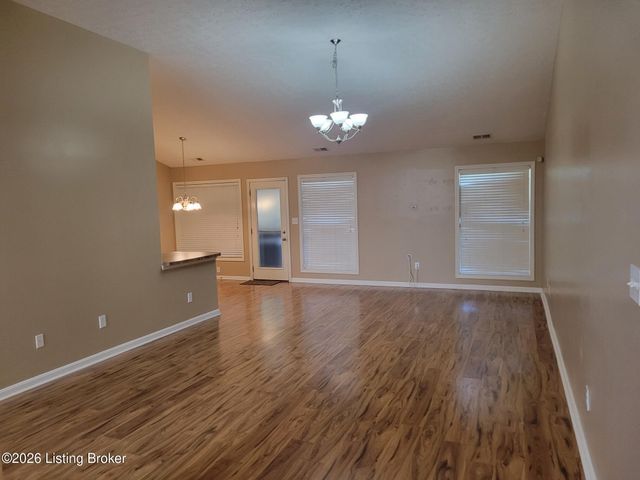 10507 Waycross Ave, Louisville, KY 40229