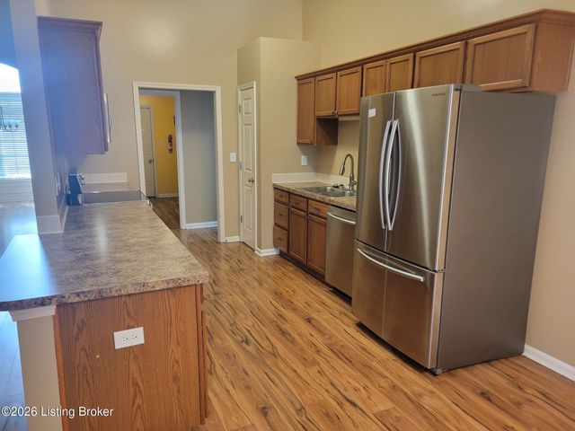 10507 Waycross Ave, Louisville, KY 40229