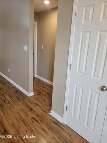 10507 Waycross Ave, Louisville, KY 40229