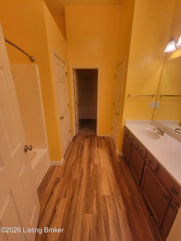 10507 Waycross Ave, Louisville, KY 40229