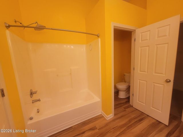 10507 Waycross Ave, Louisville, KY 40229