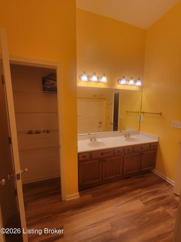 10507 Waycross Ave, Louisville, KY 40229