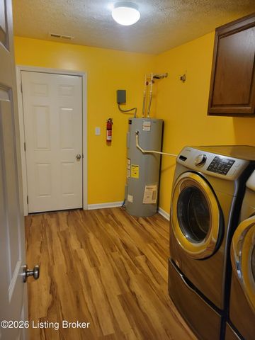 10507 Waycross Ave, Louisville, KY 40229